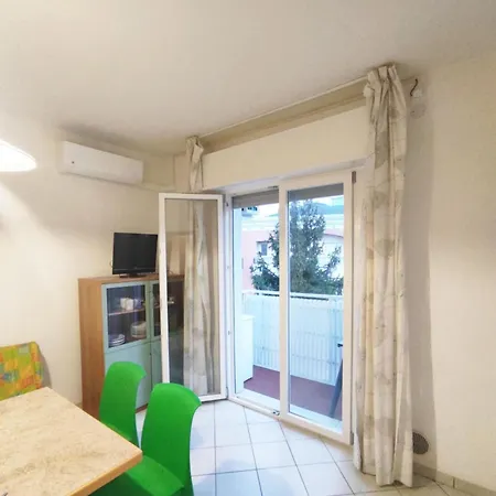 Lägenhet Bright And Comfortable Flat